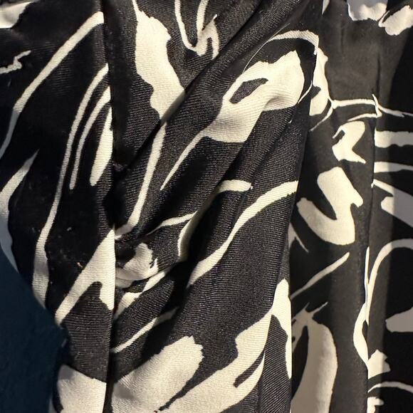 Hurley NWT Size X-Small One Piece Bathing Suit Black White Floral Vacation Beach - Picture 9 of 14